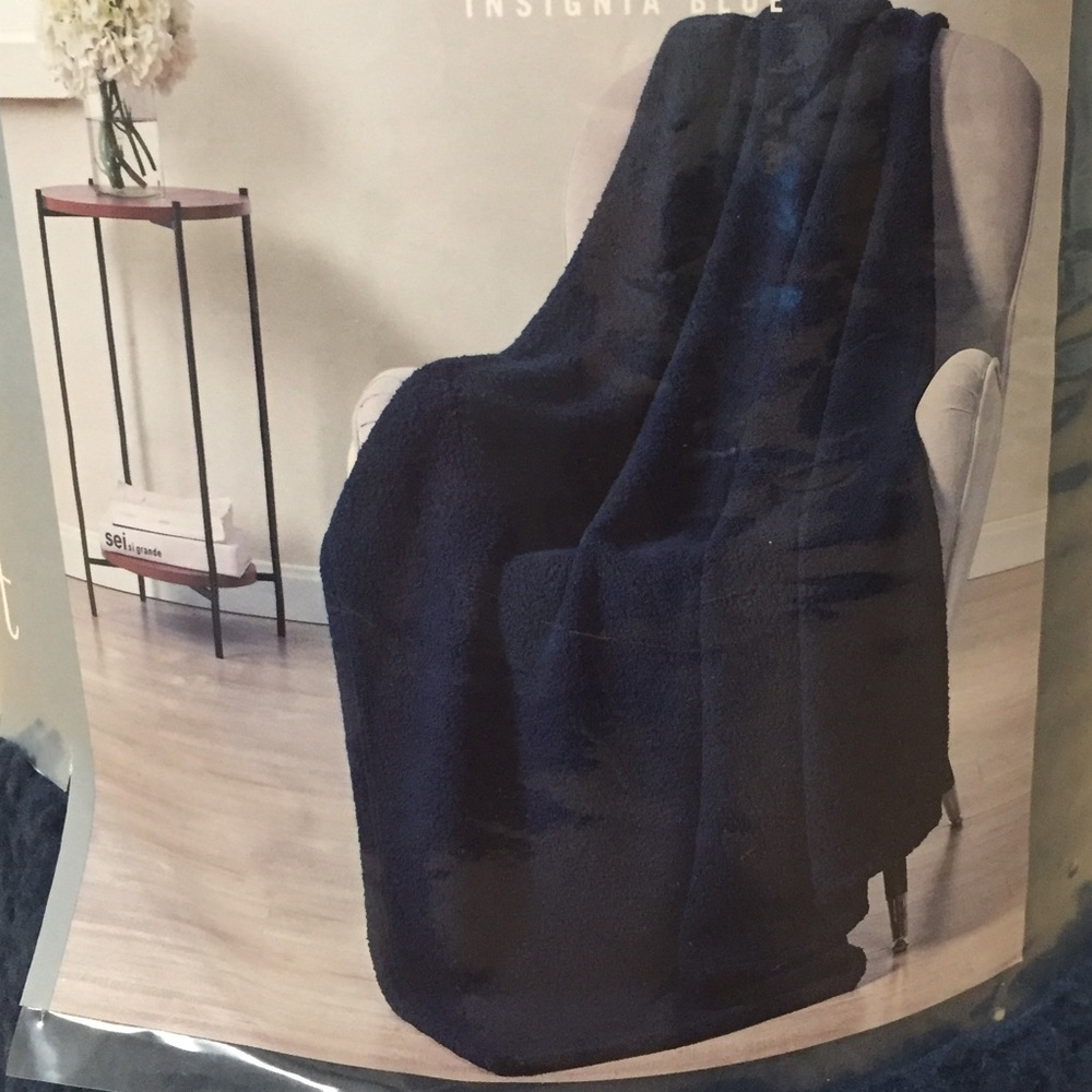 NEW 50”x60” Insignia Navy Sherpa Blanket VCVY Home